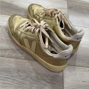 VEJA Gold Metallic Lace-Up Women's Sneakers size 9 $175